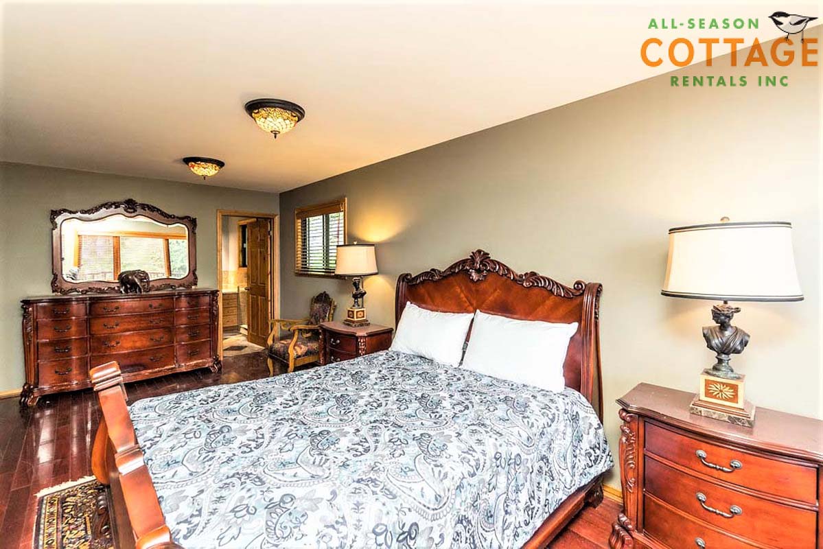 Bedroom #1 - located on main floor with Queen bed and ensuite 3PC bathroom